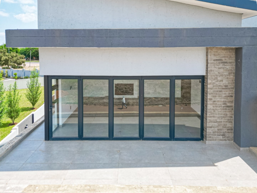 6 Bedroom Property for Sale in Gateway Manor North West